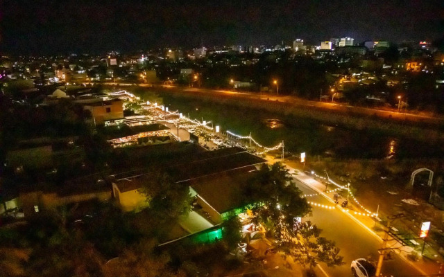 La Mia Lakeview Hotel