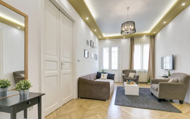 Real Apartments Zoltan
