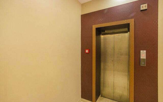 OYO 26963 Hotel Crystal Grandeur