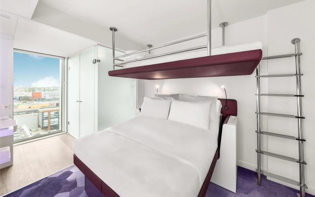 YOTEL Amsterdam - Image 3