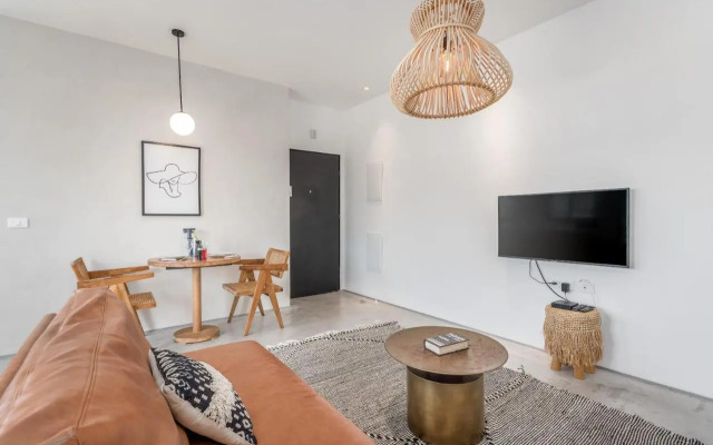Trendy apartment next to Levinsky market