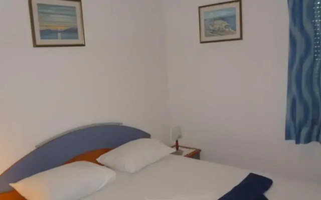 Apartment Top Split