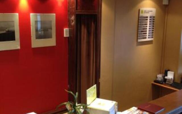 Les Arcades De La Bourse