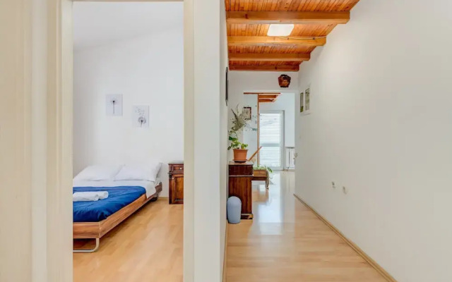 Spacious apartment Zvone with 3 balconies and parking