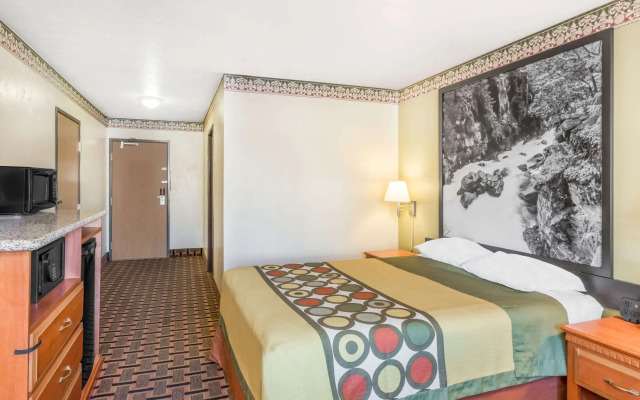 Super 8 by Wyndham Grants Pass