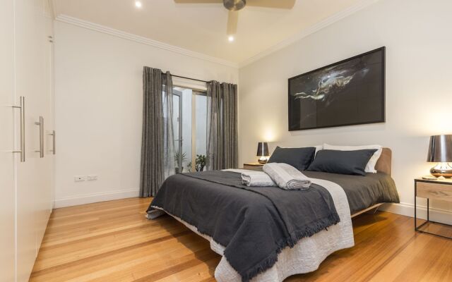 Stylish 3 Bedroom Pool House In Surry Hills