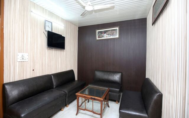 OYO 16736 Hotel Hm Crystal