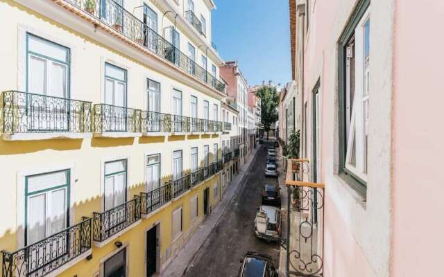 Typical Portuguese Apartment In City Center 4