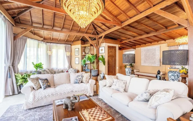 Luxurious Arakana Villa with Pool