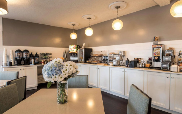 Best Western Sea Island Inn