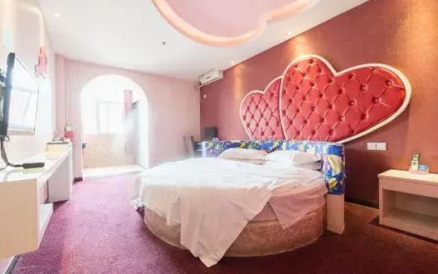 Red Ant Theme Hotel (Xinxianghe Normal University Wanda Branch)