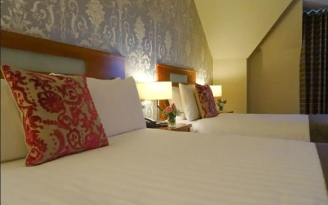 Raheen Woods Hotel