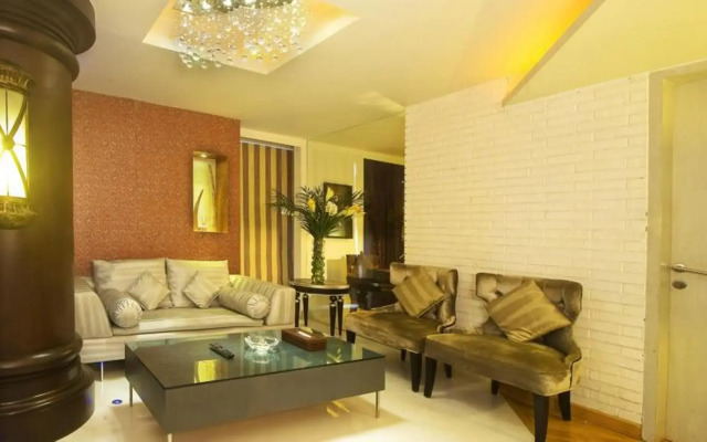 Peninsula Grand Hotel