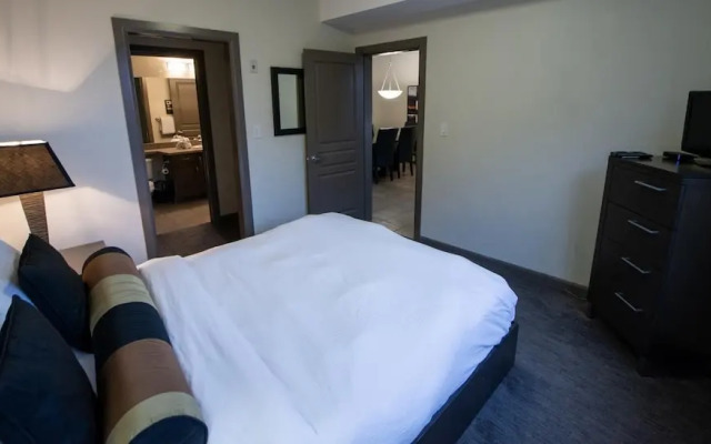 Fifth Floor Pool View #505