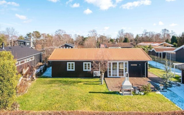 8 Person Holiday Home in Grenaa