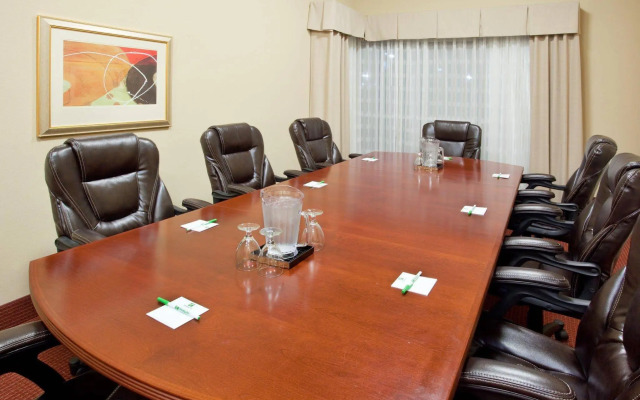 Holiday Inn & Suites Oakland Airport by IHG