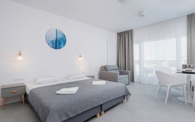 Aquamarina Prima Apartments by Renters