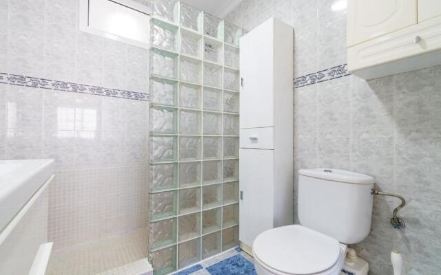 16 House in front of the sea