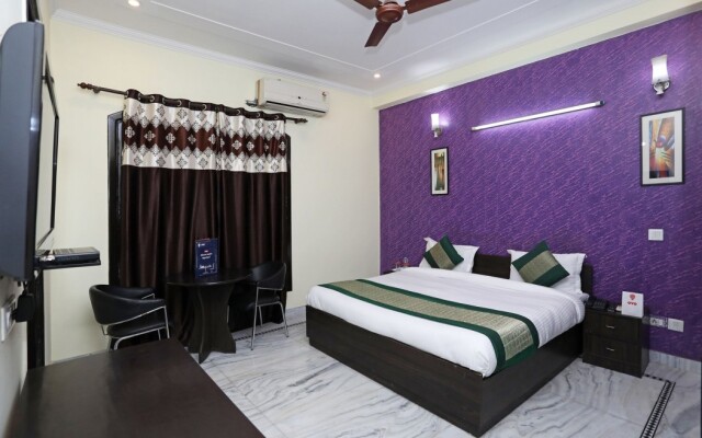 Oyo 11606 Hotel Diplomat Residency