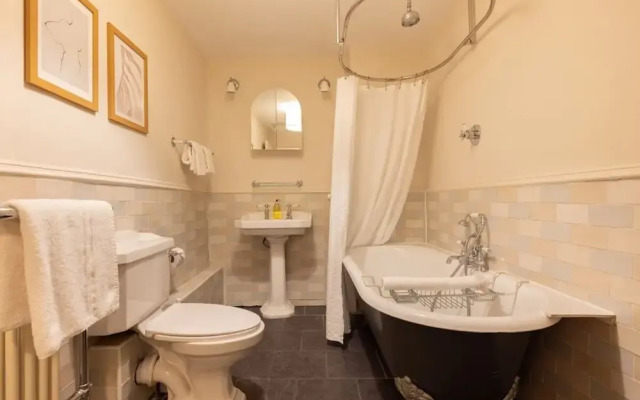 The Notting Hill Base - Charming 2bdr With Balcony