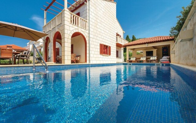 Stunning Home in Zaton Veliki With Wifi and 5 Bedrooms