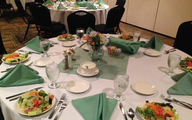 Norwood Inn & Suites La Crosse