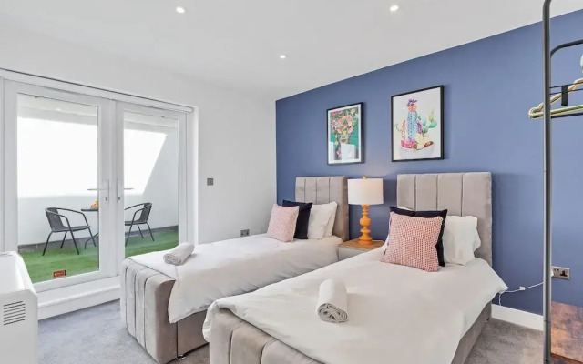 Right On : Bright On Apartment 1C | By My Getaways