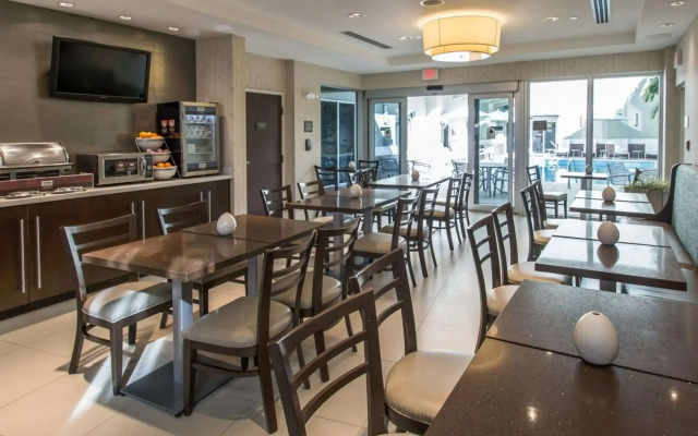 Comfort Suites Miami Airport North