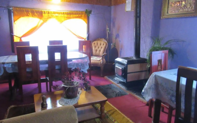 Hostal y Cabañas Perla del Lago