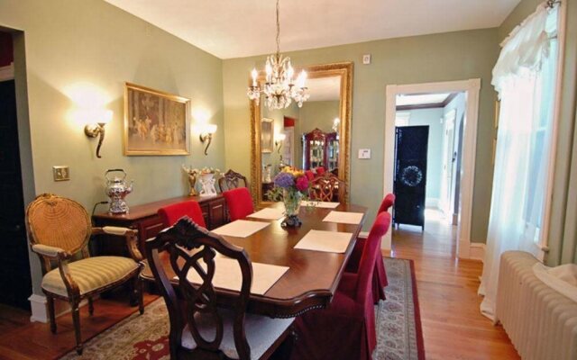 The Inn on Holly Bed and Breakfast