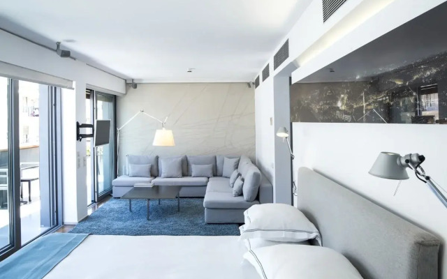 Periscope Hotel