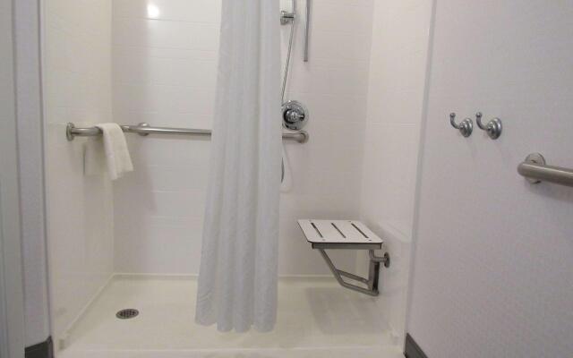 Hampton Inn & Suites Newtown