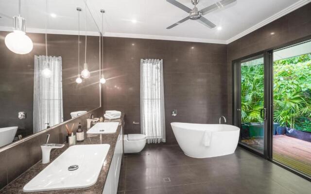 Belle Escapes - 58 Ocean Drive Luxury Home, Palm Cove