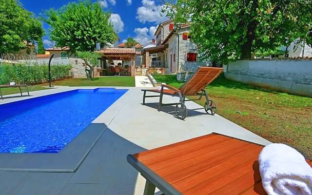 Beautiful Villa in Dracevac With Swimming Pool