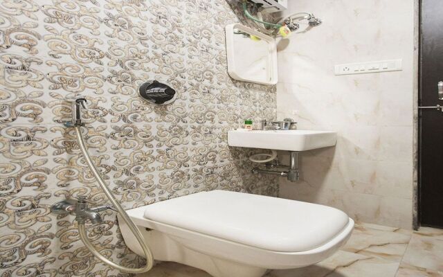OYO 10374 Hotel Swapnalok