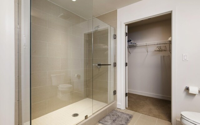 Modern Condo With Local Vibrance by Cozysuites