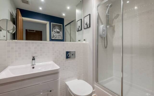 Ultra Stylish 2 Bed/2 Bath with Balcony & Parking