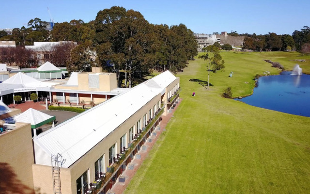 Lakeside Hotel and Conference Centre