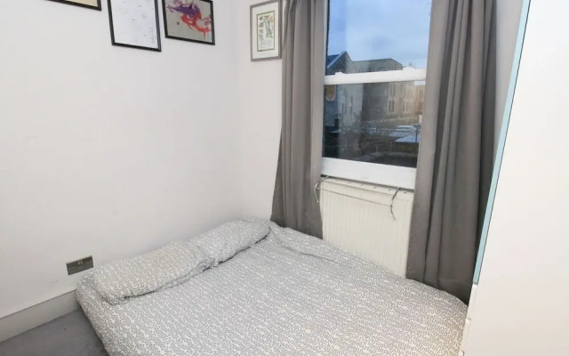 Lovely 3-bedroom House With Garden in Leyton