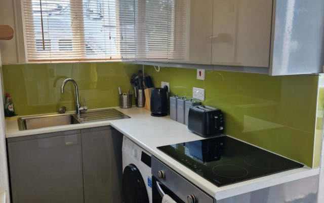 Flat 20 Studio Apartment Southlands