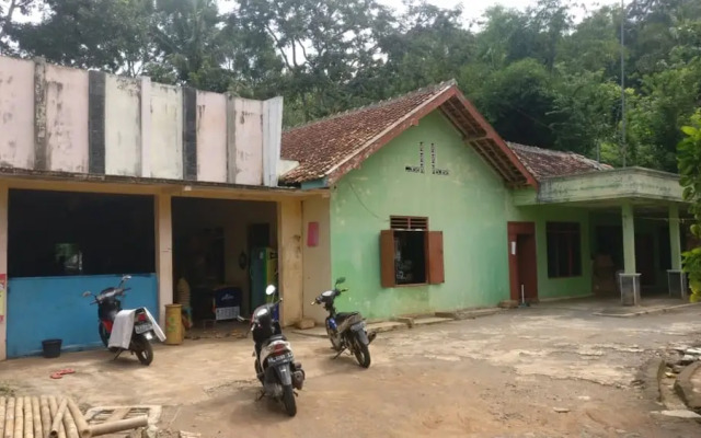 Adji Homestay - Hostel