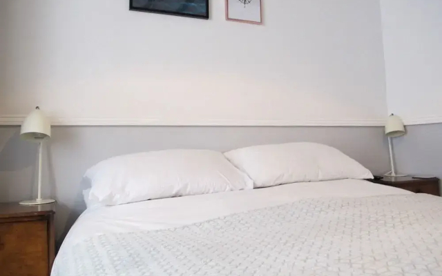 Stone's Throw Guesthouse