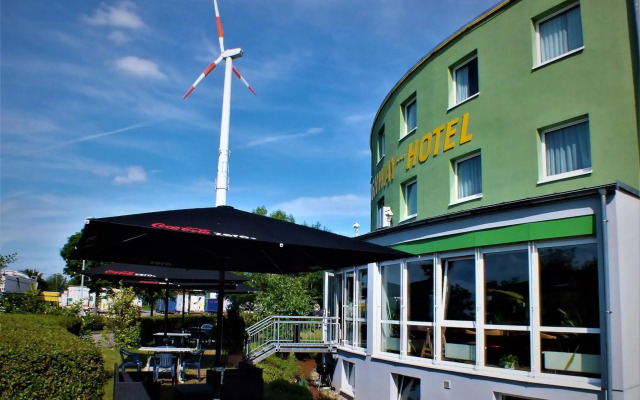 Highway Hotel