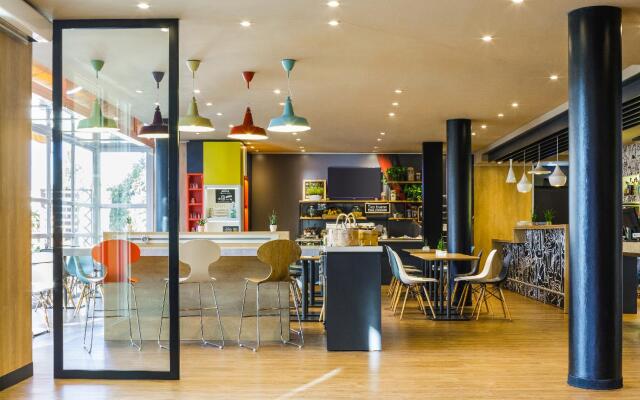 ibis Granada