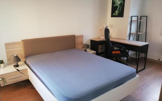 Grand T3 avec clim, parking et terrasse privative - Agen