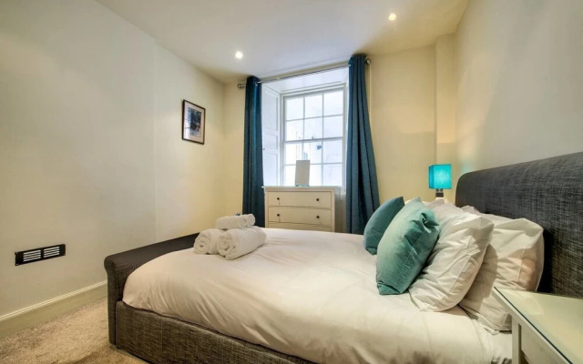 Quiet New Town Apartment