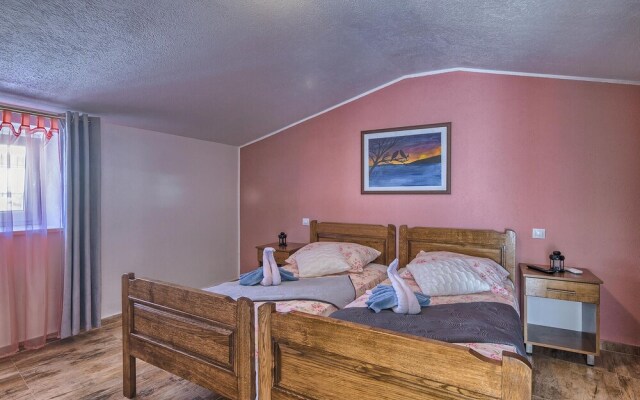Amazing Home in Liznjan With Wifi and 3 Bedrooms