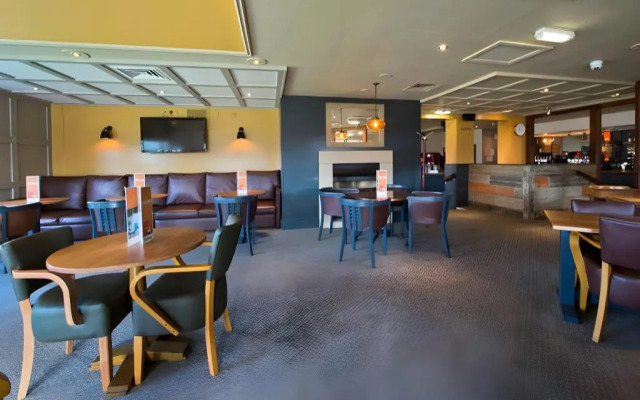 Premier Inn Livingston (M8/J3)