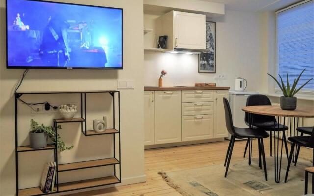 CENTRALLY LOCATED cosy studio