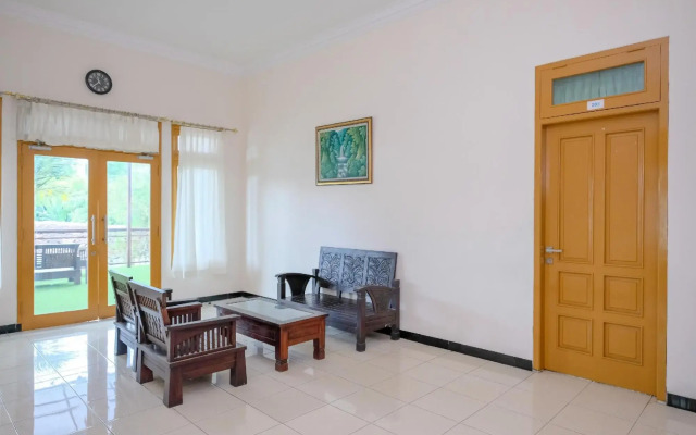 Hotel Savitri Country